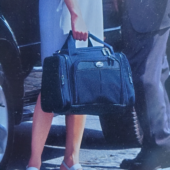 American Tourister Handbags - ⭐⭐American Tourister New "Boarding Bag"